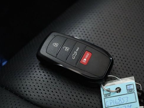 Used 2024 Toyota Tundra Platinum image 30