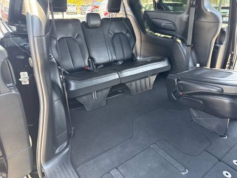 Used 2025 Chrysler Pacifica Select FWD image 31