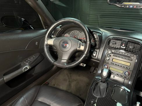 Used 2010 Chevrolet Corvette Coupe w/ 1LT RWD image 7