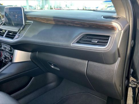Used 2021 Chevrolet Suburban LT w/ LT Signature Package image 18