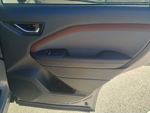 Used 2025 Subaru Forester Sport w/ Popular Package image 19