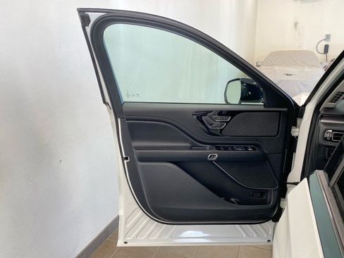 New 2026 Lincoln Aviator AWD w/ Jet Appearance Package image 15