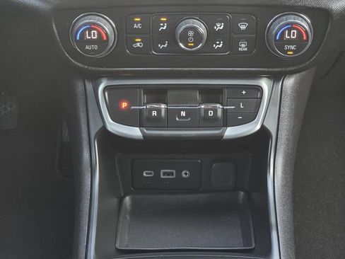 Used 2024 GMC Terrain SLE w/ Driver Convenience Package FWD image 15