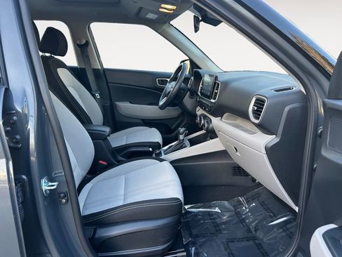Used 2025 Hyundai Venue SEL image 10