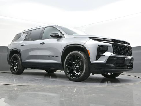 Used 2024 Chevrolet Traverse RS FWD image 43
