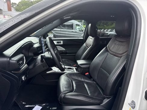 Used 2023 Ford Explorer Platinum w/ Technology Package AWD/4WD image 12