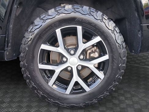 Used 2022 Jeep Grand Cherokee Summit AWD/4WD image 23