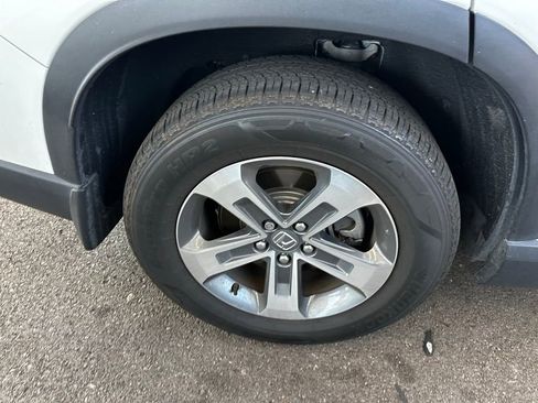 Used 2025 Honda Pilot EX-L image 13