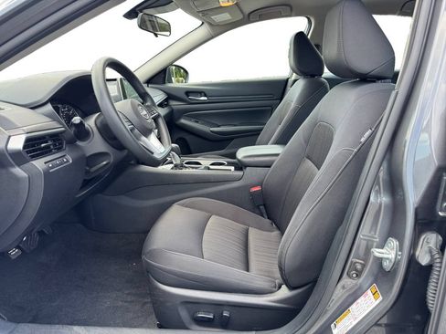 Used 2024 Nissan Altima 2.5 SV FWD image 9