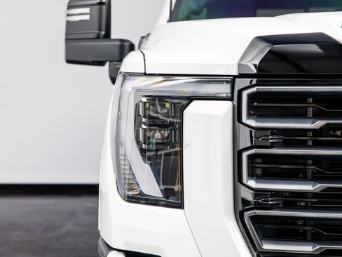 Used 2025 GMC Sierra 2500 AT4 w/ AT4 Premium Plus Package AWD/4WD image 3