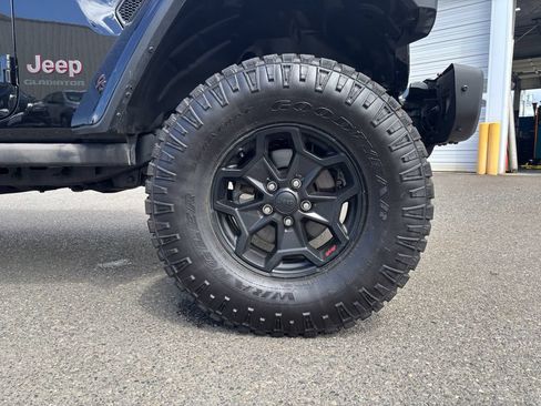 Used 2020 Jeep Gladiator Rubicon w/ Advanced Safety Group AWD/4WD image 9