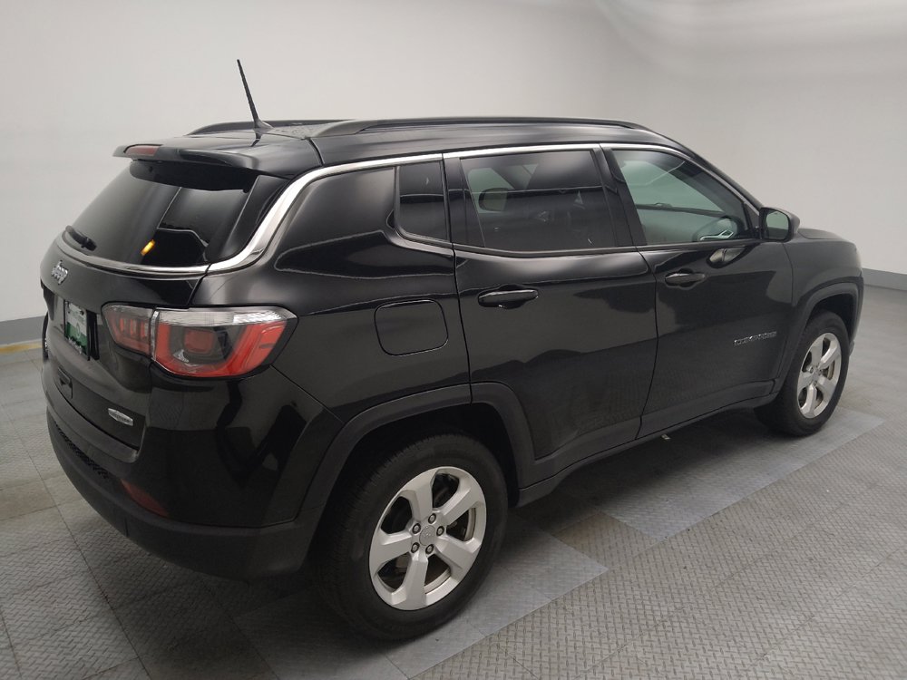 Used 2017 Jeep Compass Latitude w/ Cold Weather Group AWD/4WD image 10
