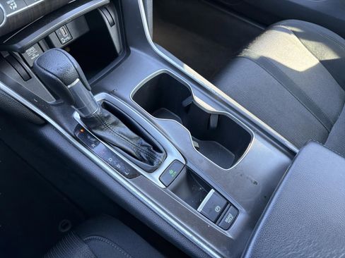 Used 2018 Honda Accord EX image 9