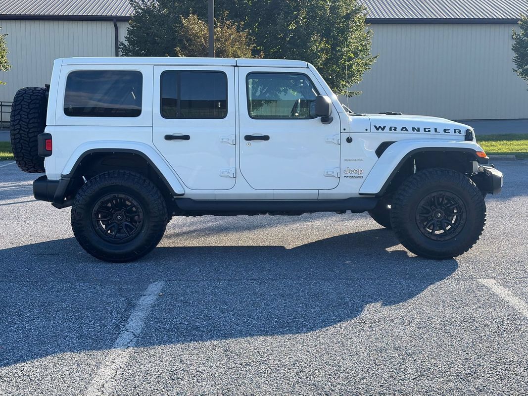Used 2021 Jeep Wrangler Unlimited Sahara w/ Uconnect 4C Nav & Sound Group AWD/4WD image 8