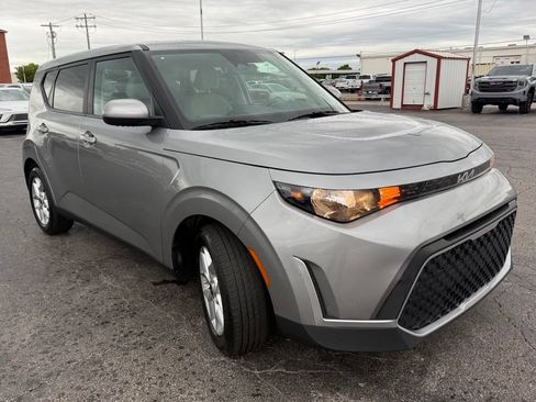 Used 2023 Kia Soul LX w/ LX Technology Package FWD image 2