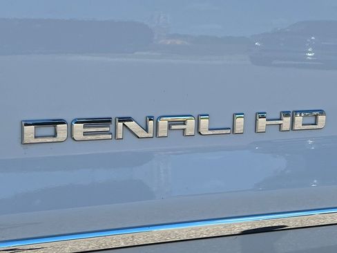 Used 2019 GMC Sierra 2500 Denali w/ Duramax Plus Package AWD/4WD image 16