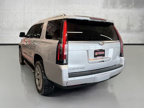 Used 2019 Cadillac Escalade Luxury image 7