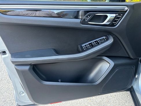 Used 2016 Porsche Macan S image 31