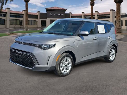 Used 2025 Kia Soul LX FWD image 4