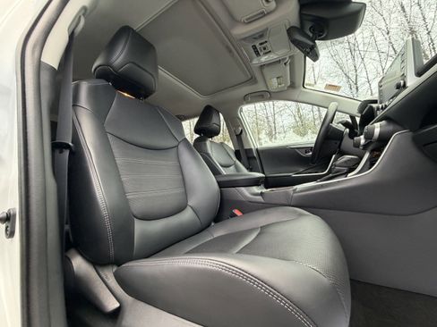 Used 2020 Toyota RAV4 Limited image 40