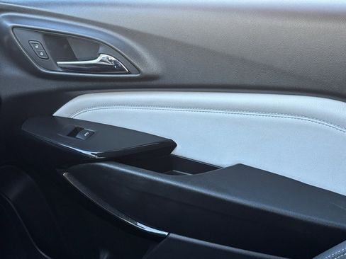 Used 2025 Chevrolet Trax LT image 30