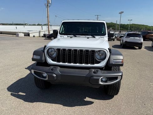 Used 2025 Jeep Gladiator Sport AWD/4WD image 32
