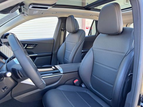 Used 2025 Mercedes-Benz GLC 350e 4MATIC image 42