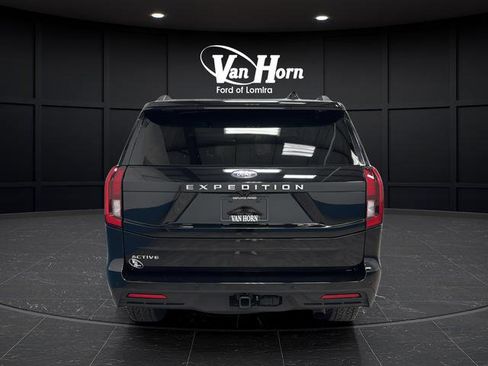 Used 2025 Ford Expedition Active AWD/4WD image 6