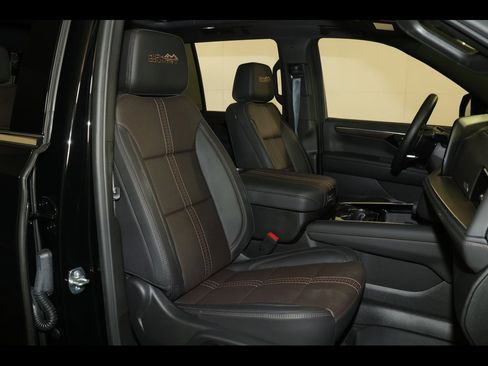 Used 2025 Chevrolet Tahoe High Country image 32