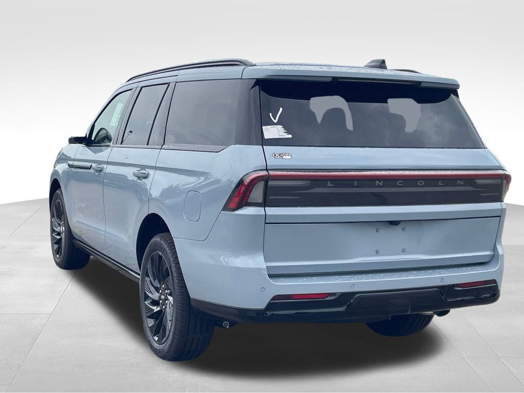 New 2027 Lincoln Navigator Reserve w/ Jet Appearance Package AWD/4WD image 3