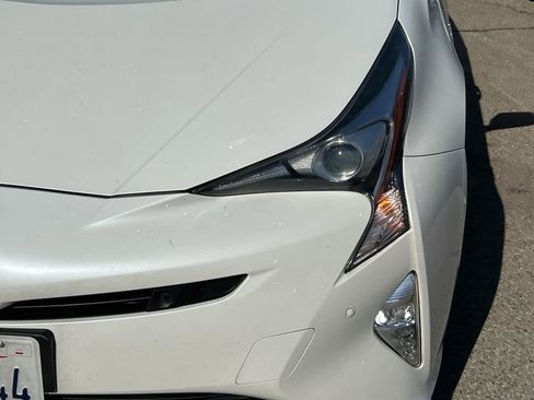 Used 2016 Toyota Prius Four Touring FWD image 11