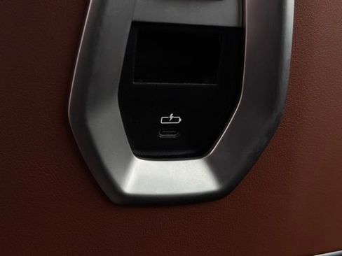 Certified 2023 BMW 760i xDrive w/ Executive Package image 25