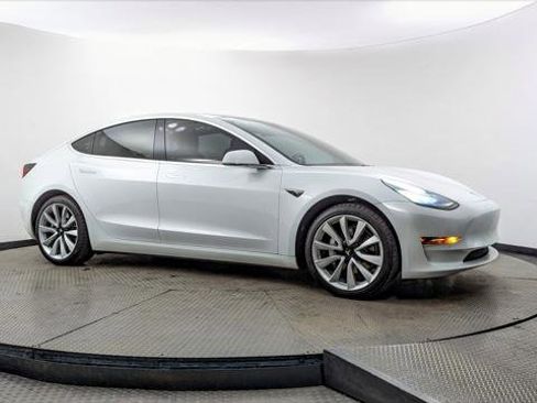 Used 2018 Tesla Model 3 Mid Range image 9