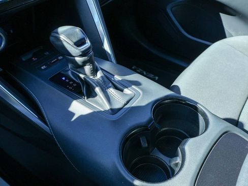 Used 2021 Toyota Venza Limited image 15