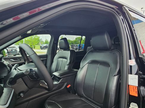 Used 2024 Jeep Grand Cherokee L Limited w/ Luxury Tech Group II AWD/4WD image 20