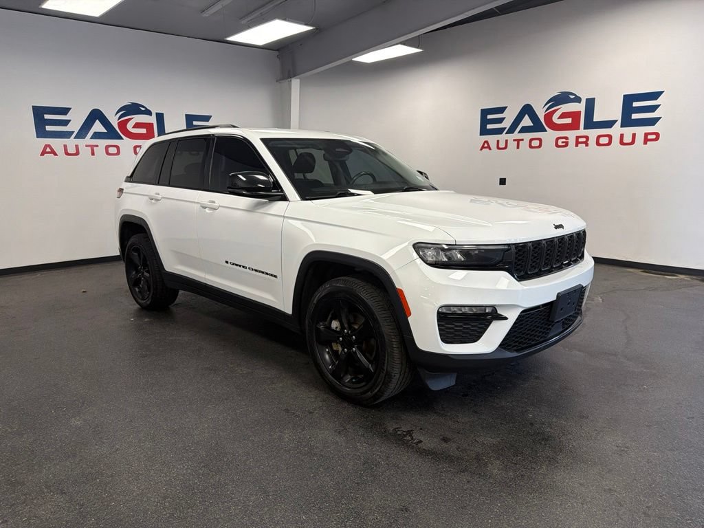 Used 2023 Jeep Grand Cherokee Limited w/ Black Appearance Package AWD/4WD image 1
