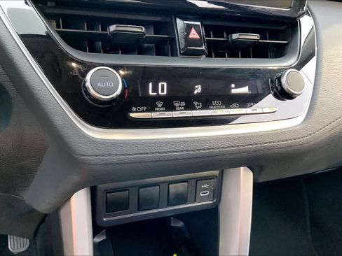 Used 2024 Toyota Corolla Cross LE w/ Moonroof Package FWD image 33