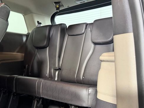 Used 2025 Kia Carnival image 28