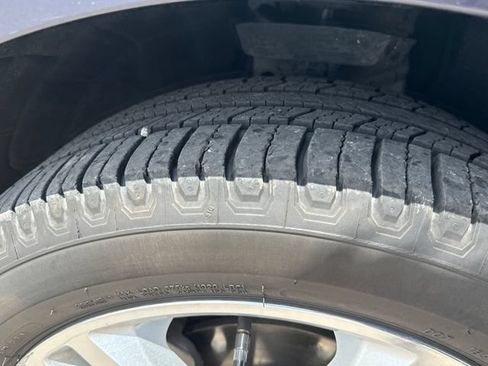 Used 2019 Chevrolet Equinox Premier FWD image 25