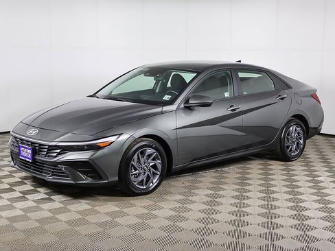 Used 2024 Hyundai Elantra SEL image 7