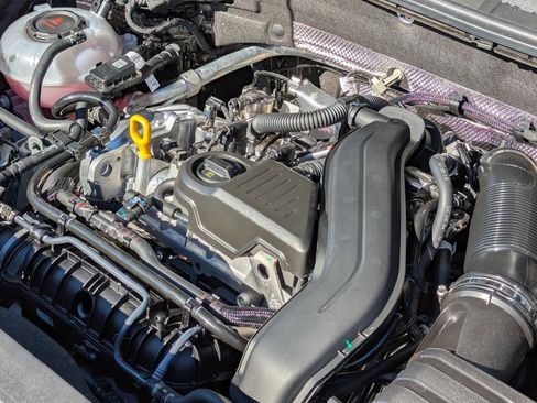 Used 2025 Volkswagen Taos SE w/ Panoramic Sunroof Package image 37