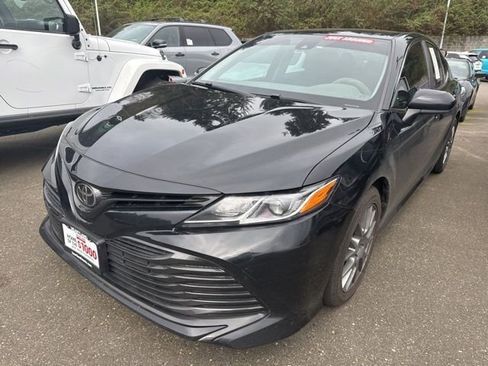 Used 2019 Toyota Camry LE image 3