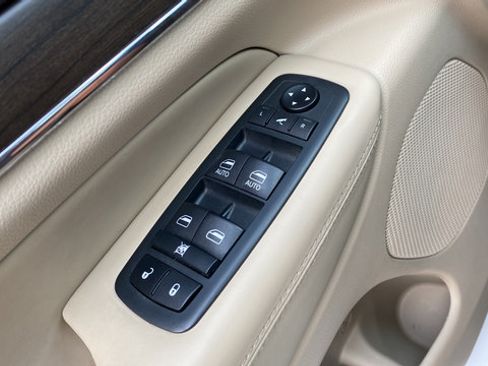 Used 2020 Jeep Grand Cherokee Overland AWD/4WD image 22