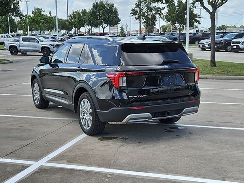Used 2025 Ford Explorer Platinum RWD image 7