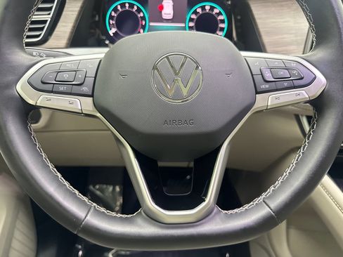 Used 2025 Volkswagen Atlas SEL AWD/4WD image 62