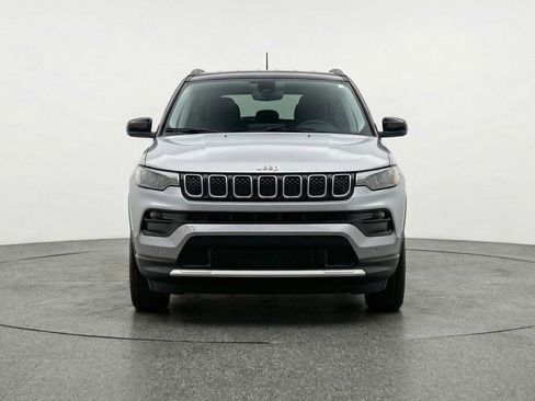 Used 2025 Jeep Compass Limited AWD/4WD image 2