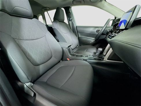 Used 2024 Toyota Corolla Cross LE image 30