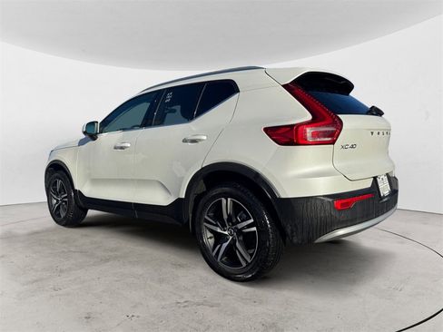 Certified 2025 Volvo XC40 B5 Core image 29