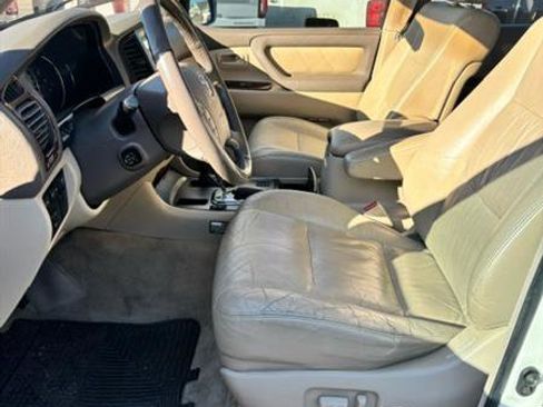 Used 2005 Toyota Land Cruiser Base image 10