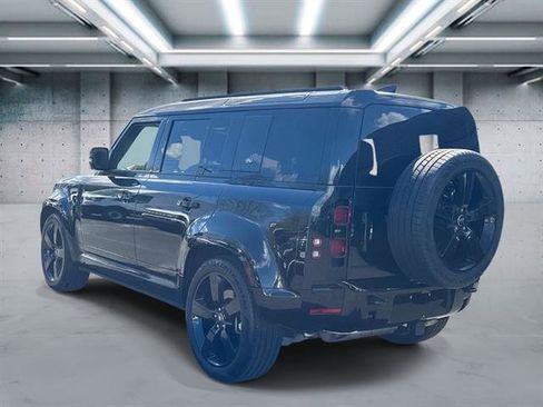 Used 2024 Land Rover Defender 110 X-Dynamic SE AWD/4WD image 6